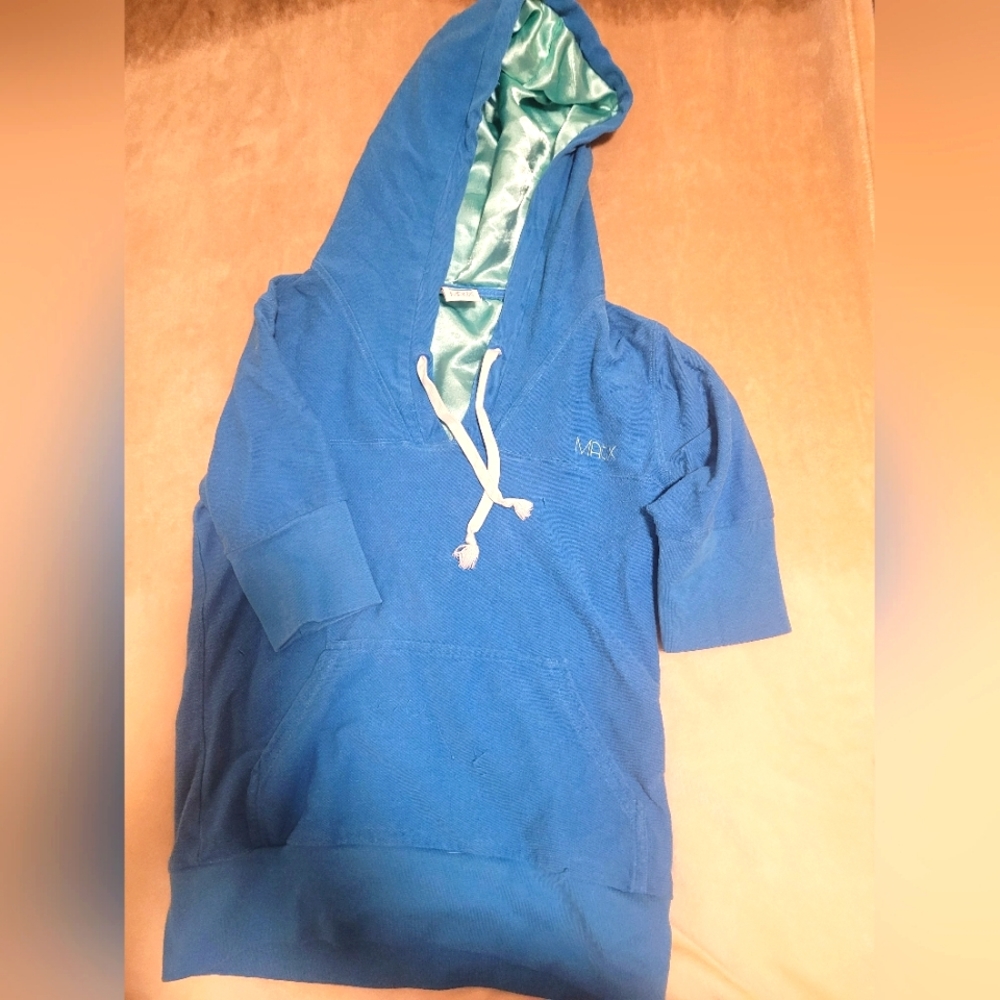 blue small matix short sleeve sweater with hood